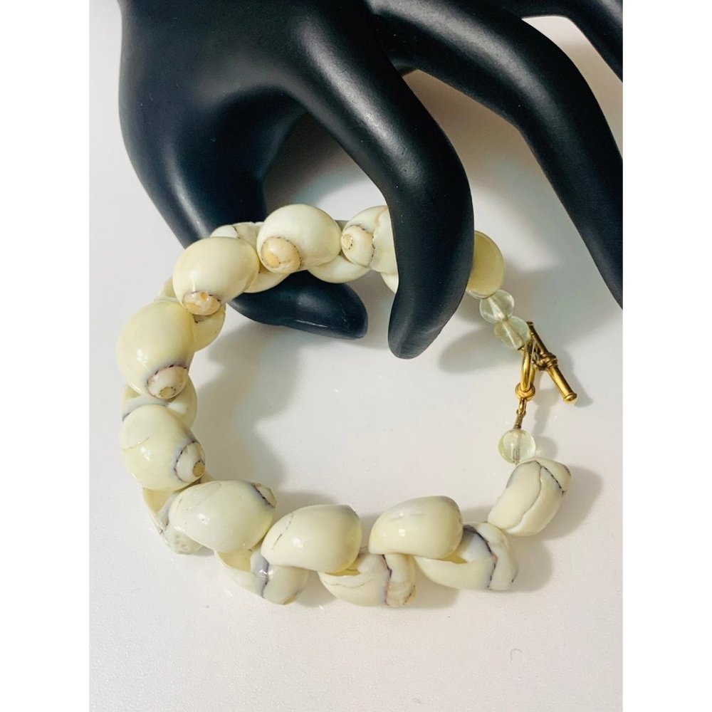 Vintage Hawaiian seashell bracelet